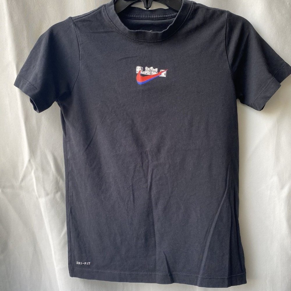 The Nike Tee Dri-Fit Short Sleeve T-Shirt Boys Size M Black Graphic Back Print